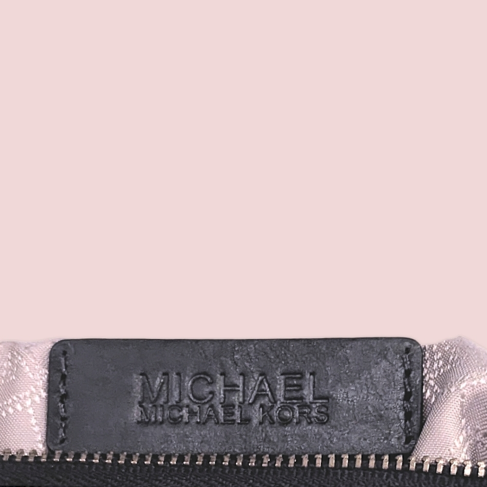 🖤 EUC Michael Kors Large White and Black Logo Wristlet - Picture 7 of 7